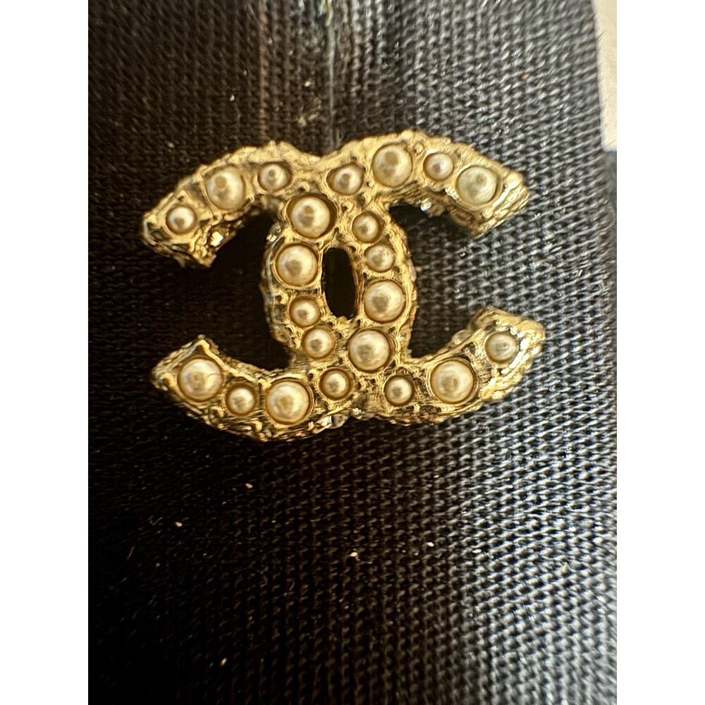 NWT Chanel Classic CC Logo Gold Pearl White with Crystal Stud Earrings - Picture 4 of 4